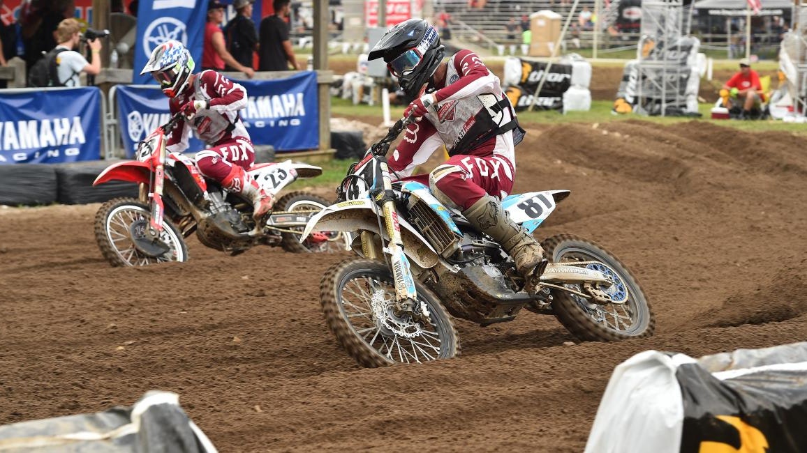 College (18-24) - Moto 1