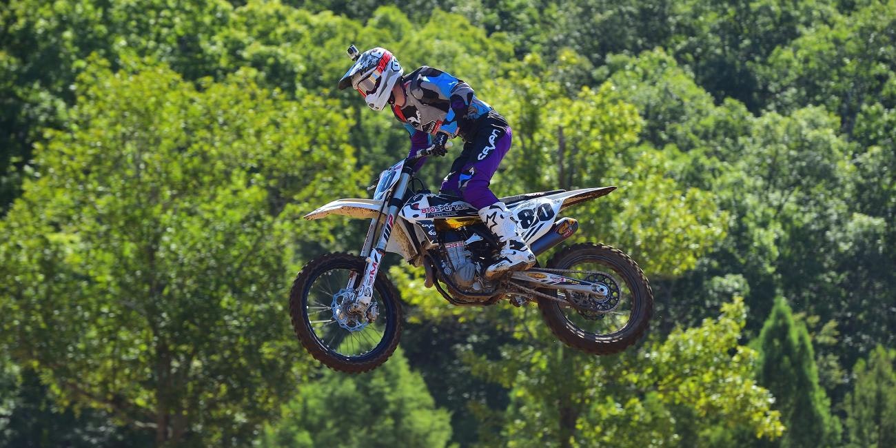 College (18-24) - Moto 2