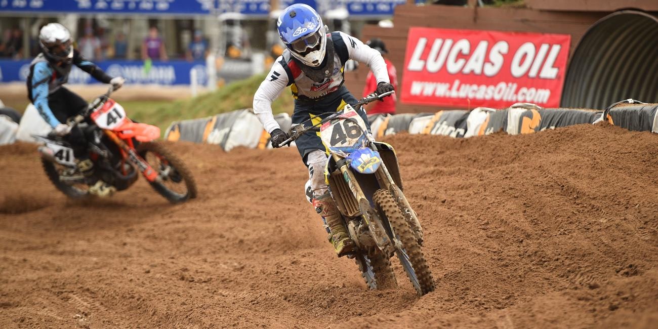 College (18-24) - Moto 2